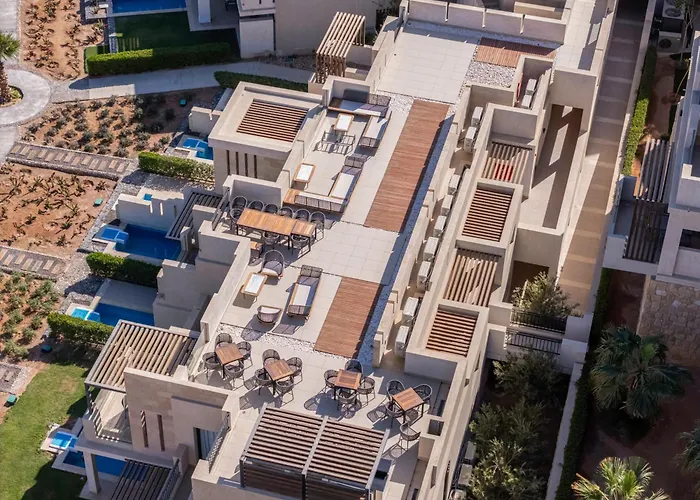 Otel Creek And Residences 5*