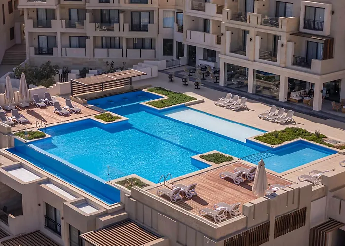 Creek And Residences מלון