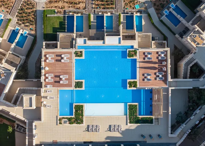 Otel Creek And Residences