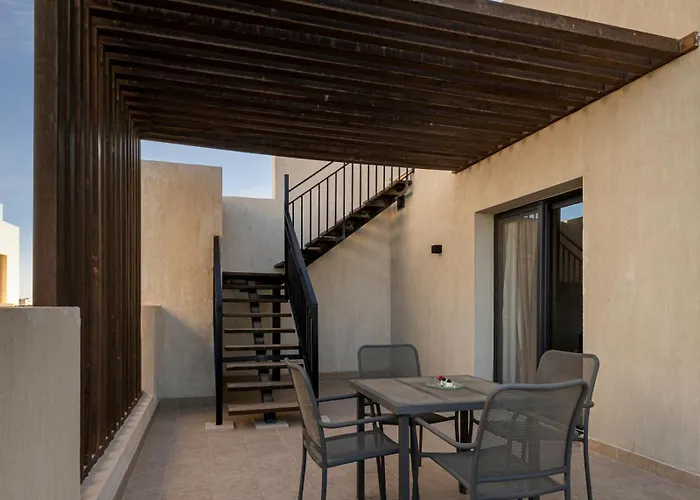 Otel Creek And Residences 5*