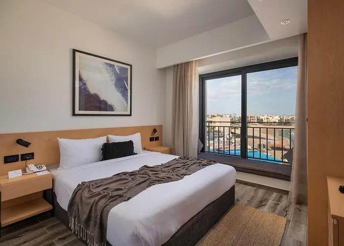 Otel Creek And Residences 5*