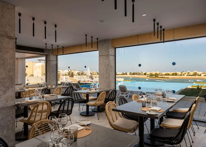 מלון Creek And Residences 5*