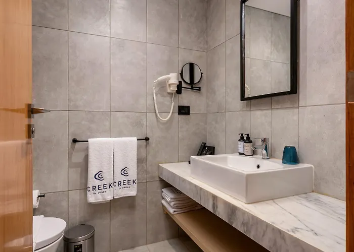 Otel Creek And Residences 5*