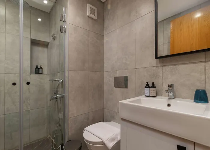 Otel Creek And Residences 5*